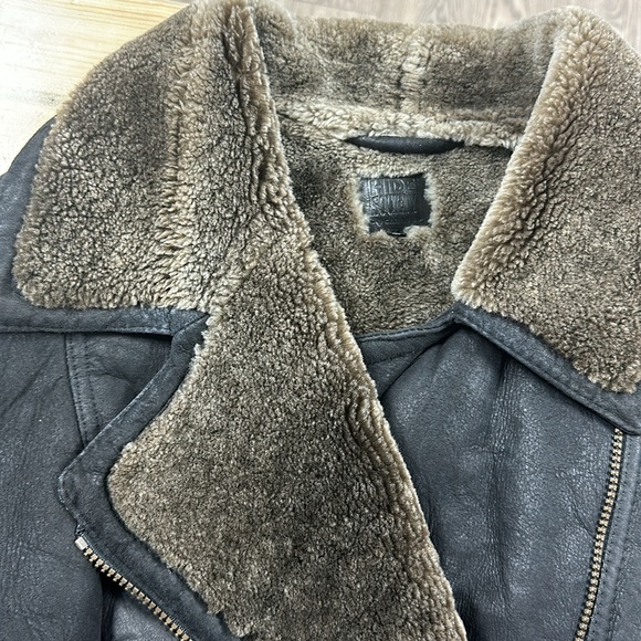 Hide Society genuine sheep skin women’s cropped bomber jacket. Women’s large. - Picture 8 of 8